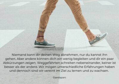 Spruch: Niemand kann dir deinen Weg abnehmen, nur du kannst ihn gehen. Aber andere können dich ein wenig begleiten