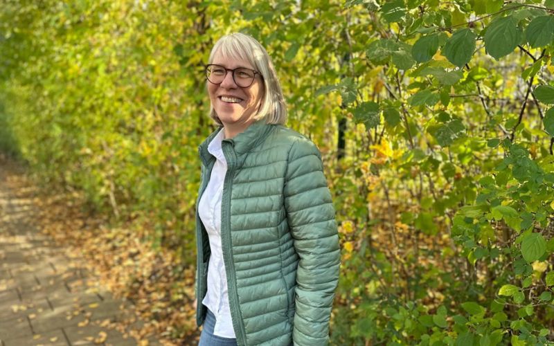 Marita Eckmann beim Spaziergang