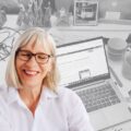 Frau vor Schreibtisch Hintergrund