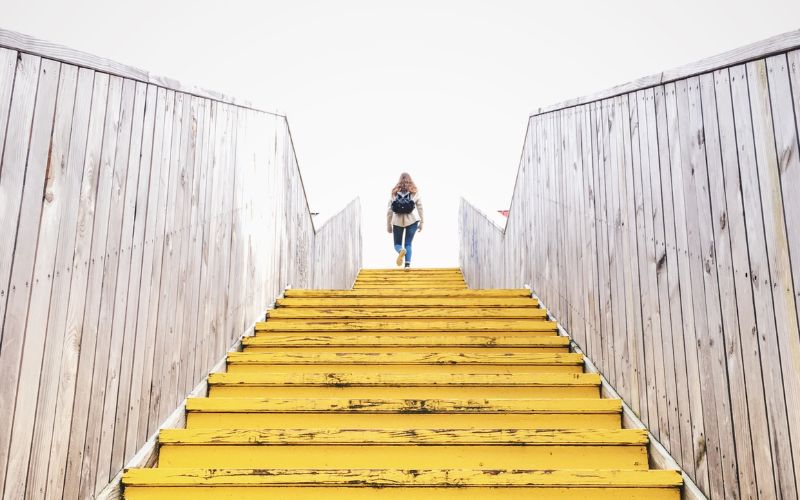 Warum uns alte Muster einholen, wenn wir uns verändern wollen – und warum das kein Rückschritt ist